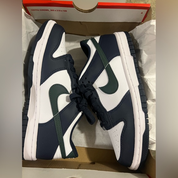 BRAND NEW Nike dunk low GS for youth - Picture 2 of 3